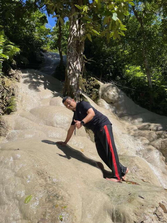 sticky-waterfall-half-day-with-private-car