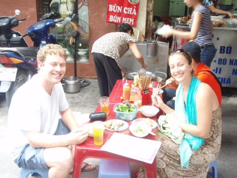street-food-tour-hanoi-and-train-street-experience
