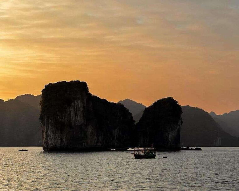 stunning-lan-ha-bay-sunset-tour-on-luxury-cruise-jacuzzi