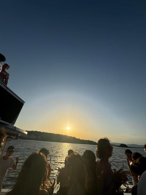 sunset-boat-party