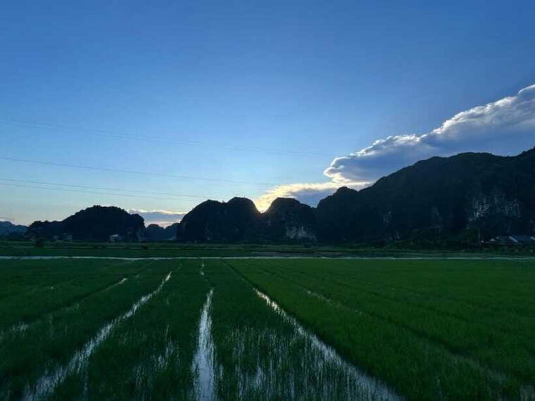 sunset-in-ninh-binh-by-jeep-trang-an-tam-coc-pick-up