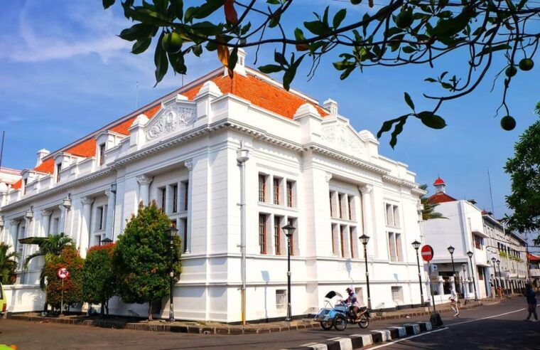 surabaya-city-excursions-with-private-car-driver-hire