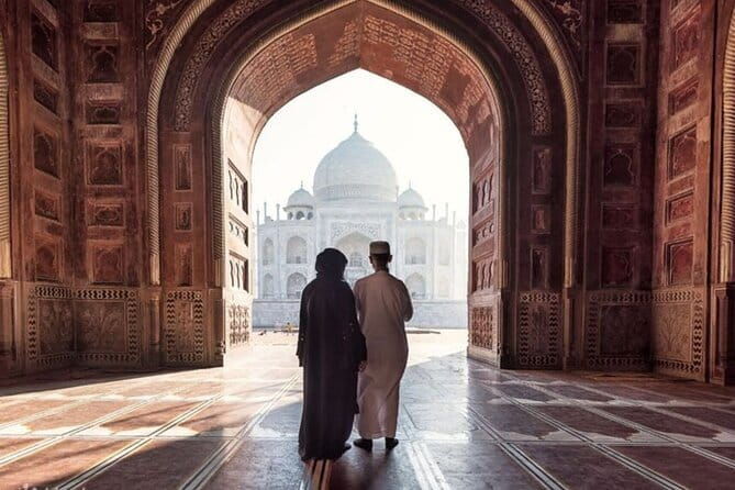 Taj Mahal Tour With Professional Photographer With Rental Saree - FAQ