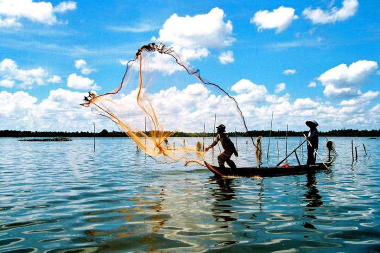 tam-giang-lagoon-private-tour-from-hue-sunset-fishing