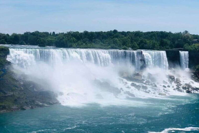 toronto-niagara-falls-tour-with-boat-and-lunch