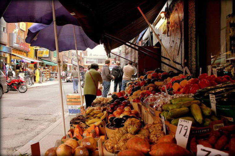 toronto-private-tour-with-a-local