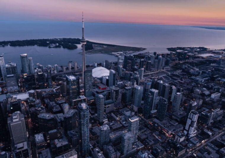 toronto-private-twilight-helicopter-tour-with-wine