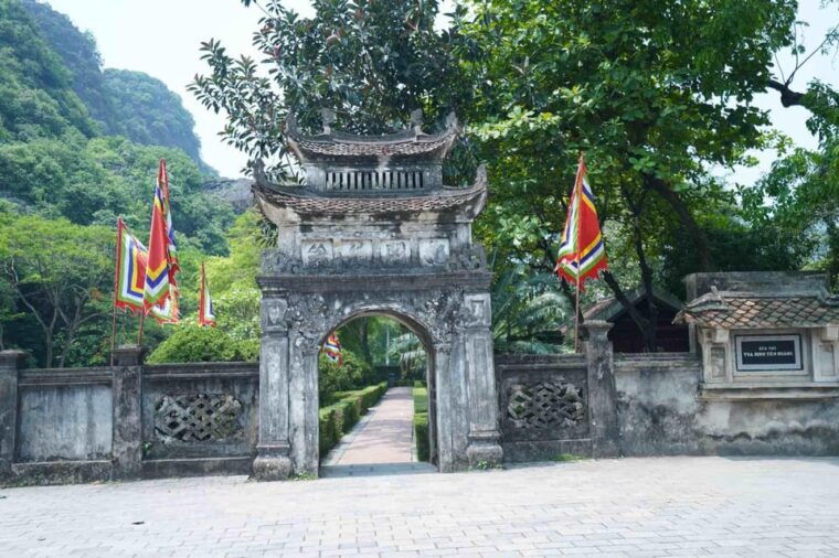 tour-hoa-lu-tam-coc-mua-cave-biking-with-buffet-lunch