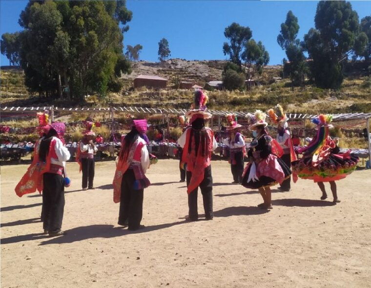 tour-uros-taquile-and-amantani-2-days-1-night-local-family