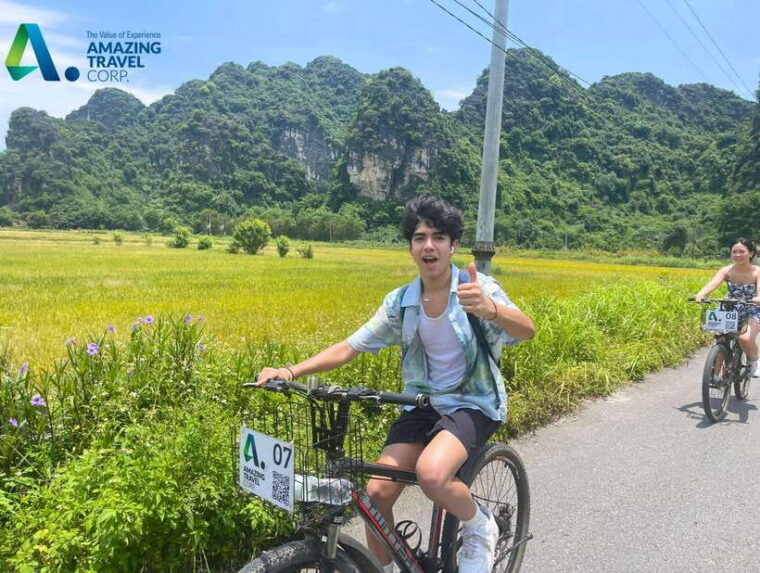 trang-an-mua-cave-hoa-lu-biking-visiting-local-family