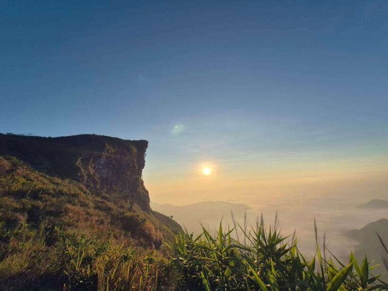 transfer-wonder-full-sunrise-and-landscape-at-phu-chifa