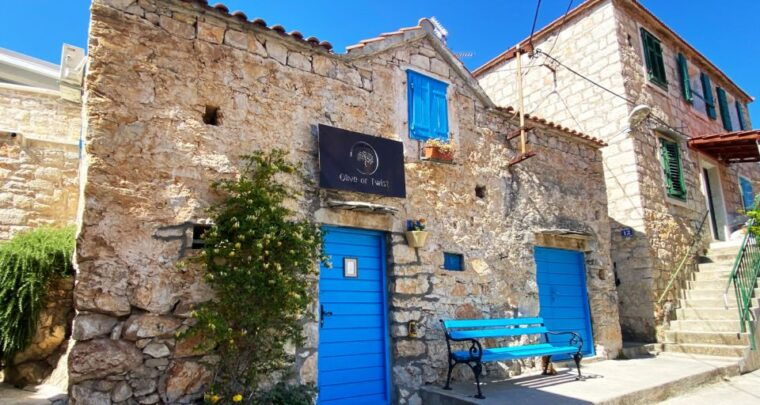 trogir-blue-lagoon-maslinica-and-solinska-bay-boat-tour