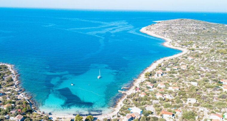 trogir-white-lagoon-maslinica-blue-lagoon-speedboat-tour