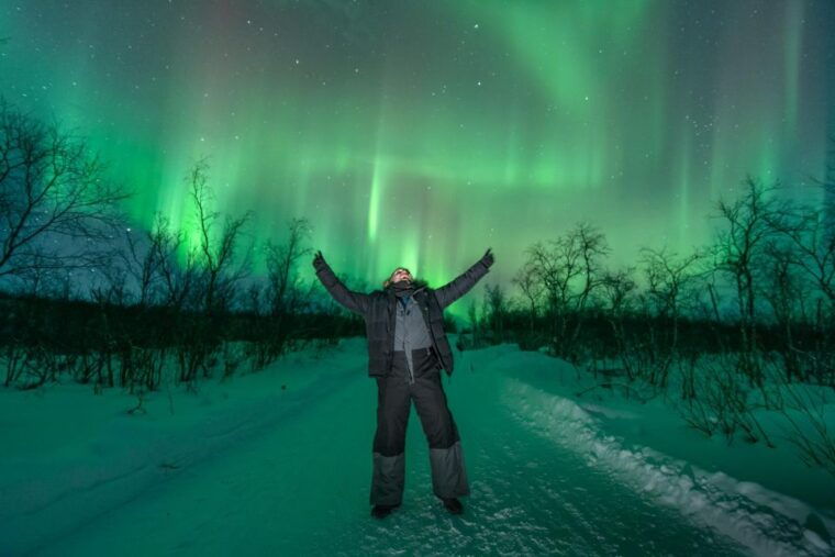 tromso-northern-lights-hunt-with-photos-and-hot-food