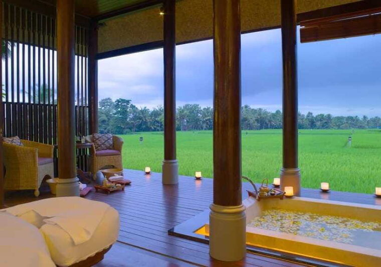 ubud-couple-spa-treatment-with-bath-ritual-sparkling-wine