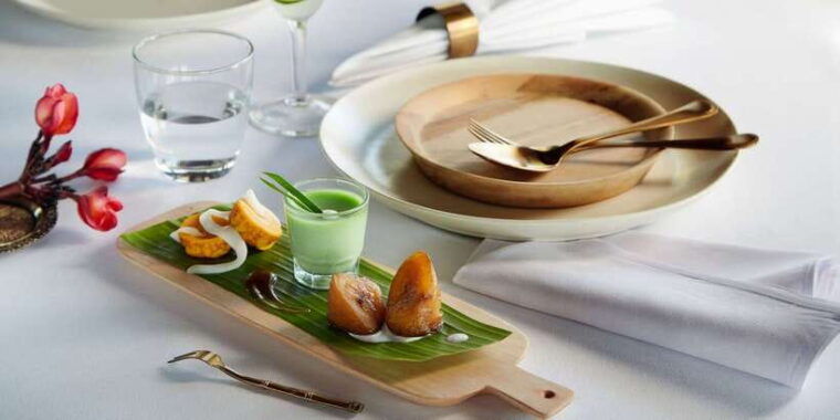 ubud-romantic-dinner-on-a-forest-tree-deck