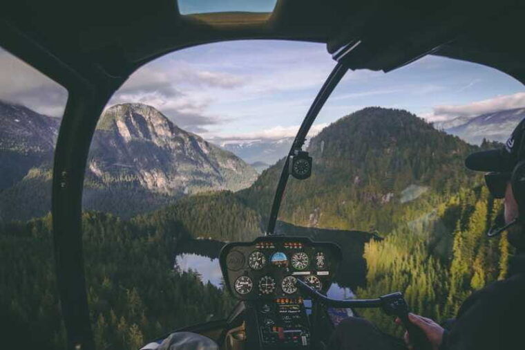 vancouver-coastal-mountain-landing-helicopter-tour