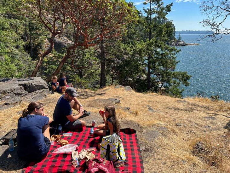vancouver-lighthouse-park-hike