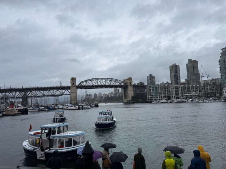 vancouver-tour-car-grandville-island-queen-elizabeth-china-t