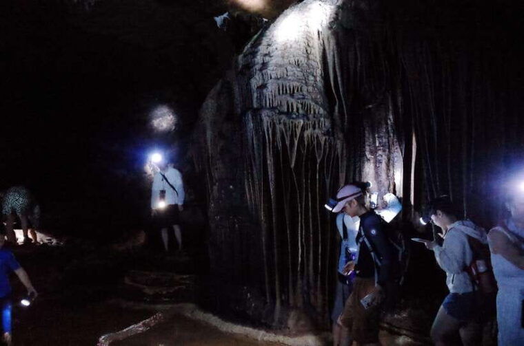 vang-vieng-ziplinecave-tubingtrekkingblue-lagoon