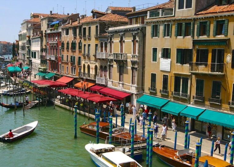 venetian-gondola-serenade-a-romantic-journey-private
