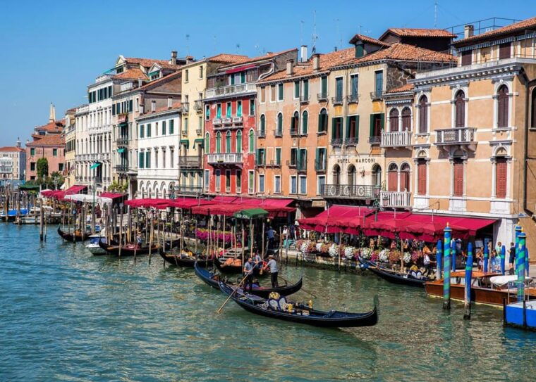 venice-charm-st-marks-rialto-bridge-and-gondola-ride