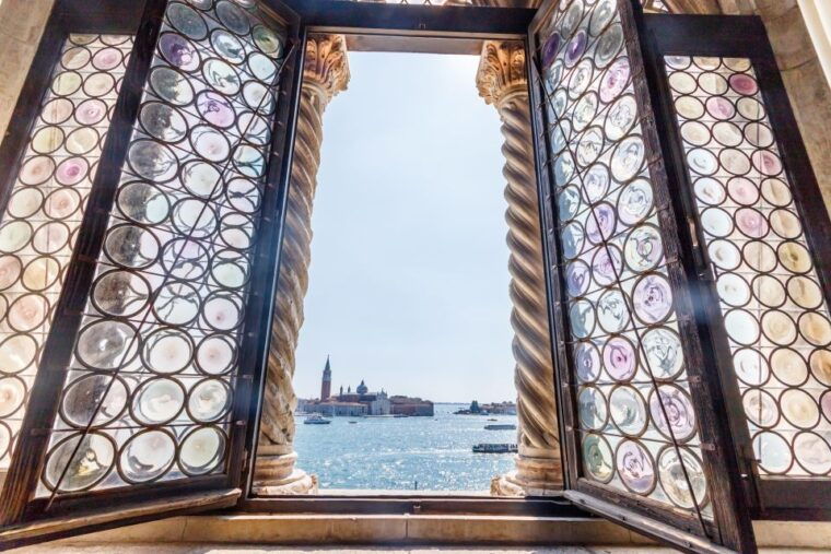 venice-doges-palace-st-marks-basilica-terrace-pala-doro