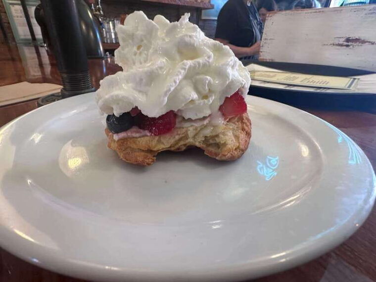 victoria-2-hour-food-and-history-tour-with-tastings