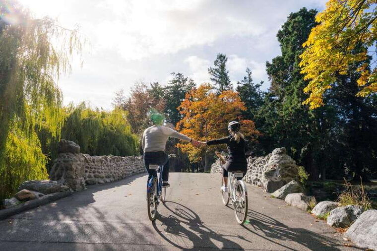 victoria-3-hour-city-highlights-tour-coastal-bike-ride