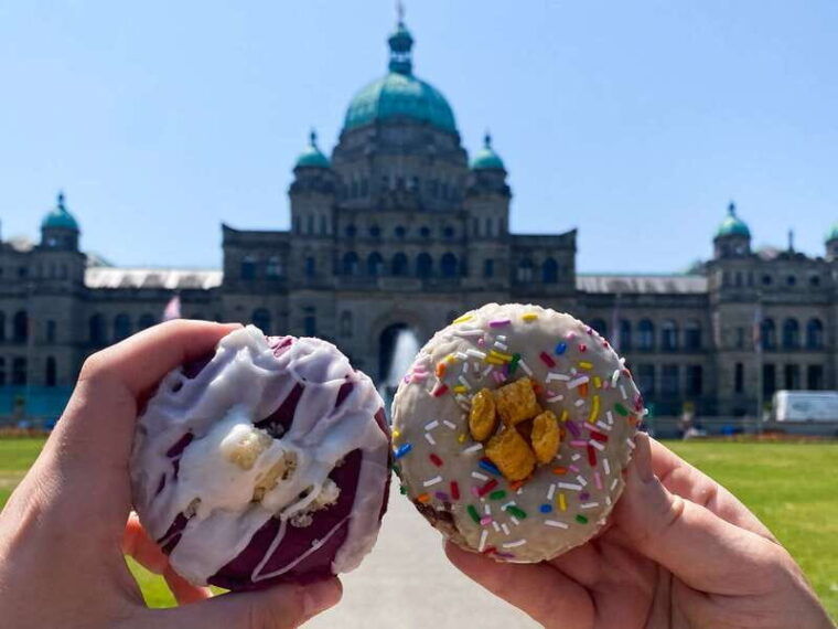 victoria-delicious-donut-adventure-by-underground-donut-tour