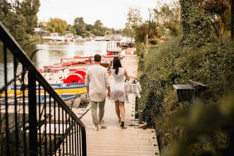 vienna-retro-boat-tour-on-the-danube-river-with-picnic
