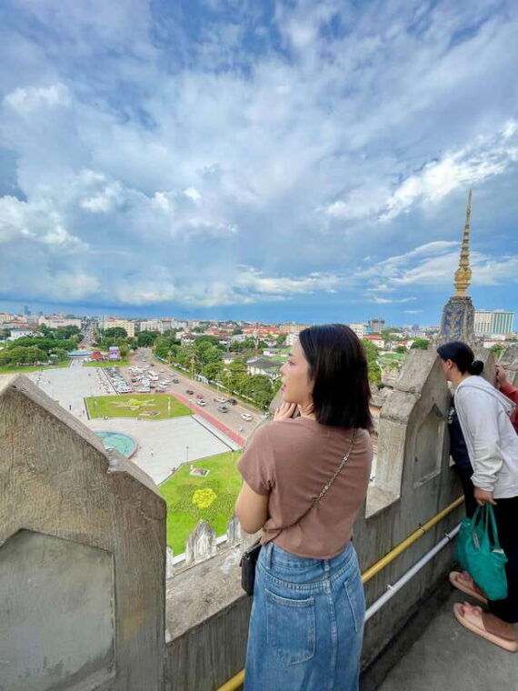vientiane-half-day-city-tour-with-patuxai-and-buddha-park