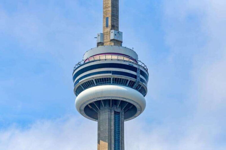 walking-tour-in-downtown-toronto