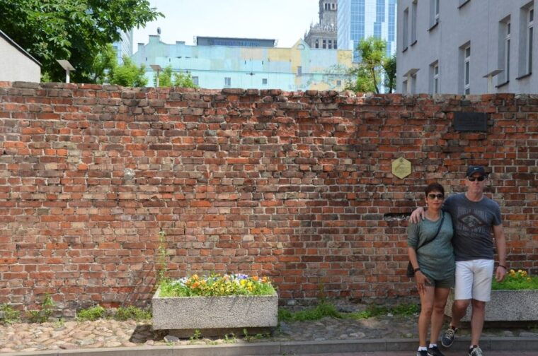warsaw-jewish-heritage-private-tour-in-retro-fiat