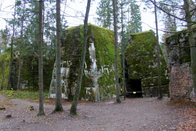 warsaw-private-full-day-wolfs-lair-tour