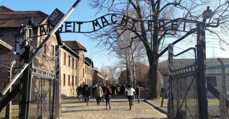 warsaw-tour-to-krakow-and-auschwitz-by-train-with-pickup
