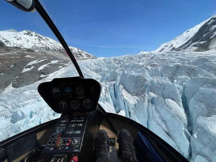whistler-glacier-helicopter-tour-over-wedge-mountain