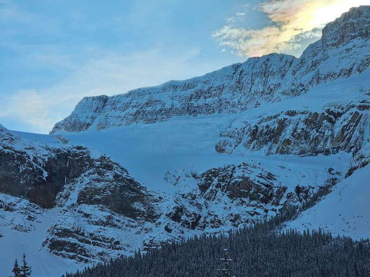 winter-full-day-private-tour-banff-icefield-parkway-trip