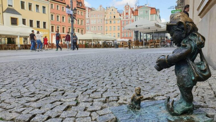 wroclaw-following-the-dwarfs-see-the-city-differently-2h