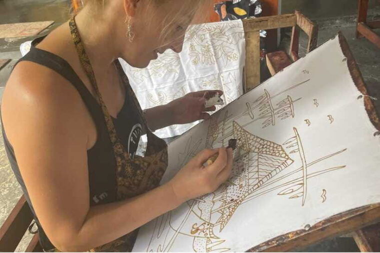 yogyakarta-2-hour-batik-making-course-with-souvenir