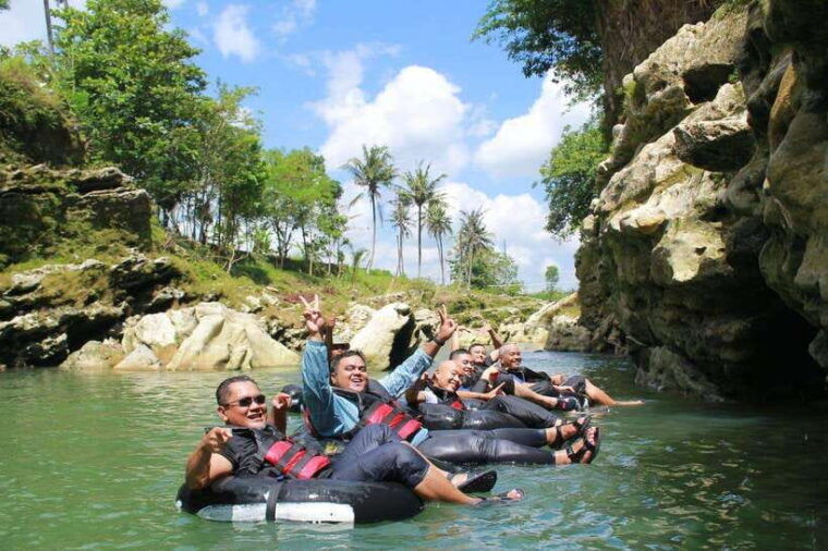 yogyakarta-jomblang-cave-pindul-tour-with-guide-and-lunch