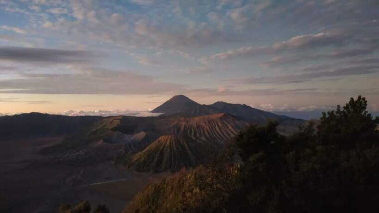 yogyakarta-merapi-sunrise-jomblang-timang-guided-tour