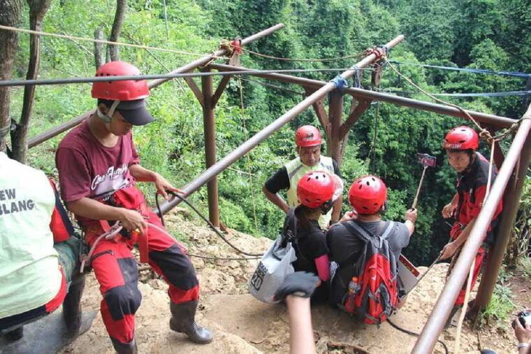 yogyakarta-mt-merapi-sunrise-jomblang-pindul-cave-tours