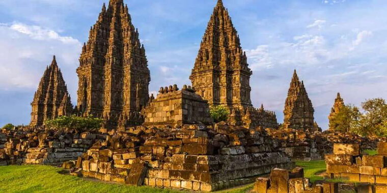 yogyakarta-prambanan-temple-afternoon-tour-and-dinner