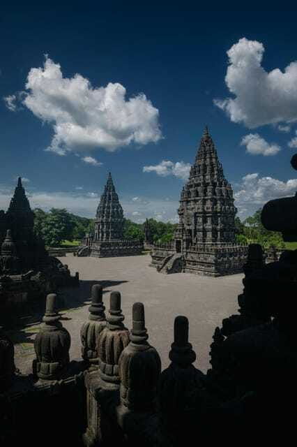 yogyakarta-prambanan-temple-cycling