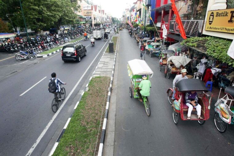 yogyakarta-private-car-charter-with-driver