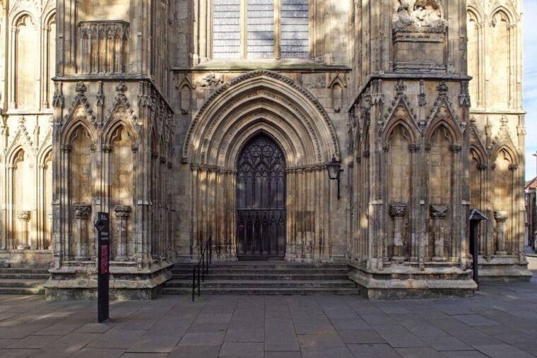 york-witches-and-history-old-town-walking-tour