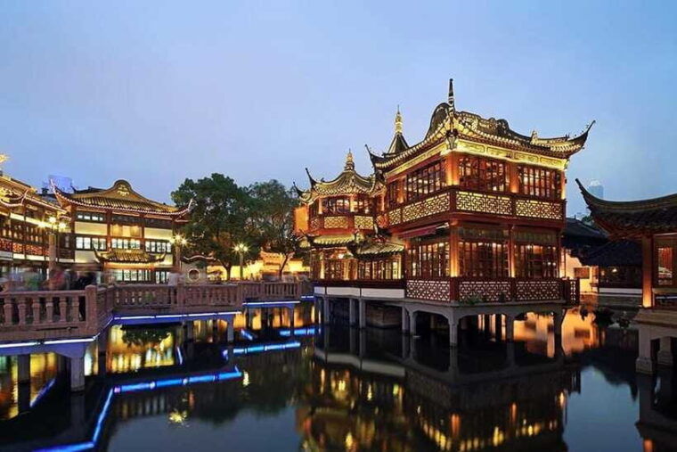 zhujiajiao-with-amazing-night-lights-and-bar-experience