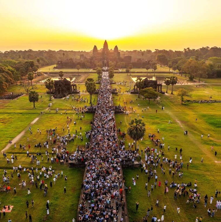 2-day-angkor-temple-treasures-and-unique-floating-lifestyle