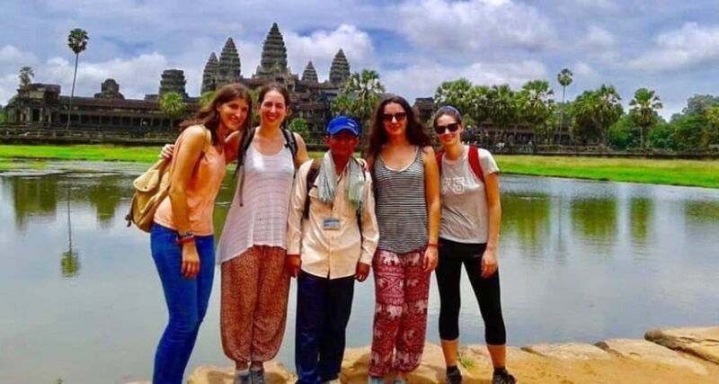 2-days-angkor-sunrise-banteay-srei-tour